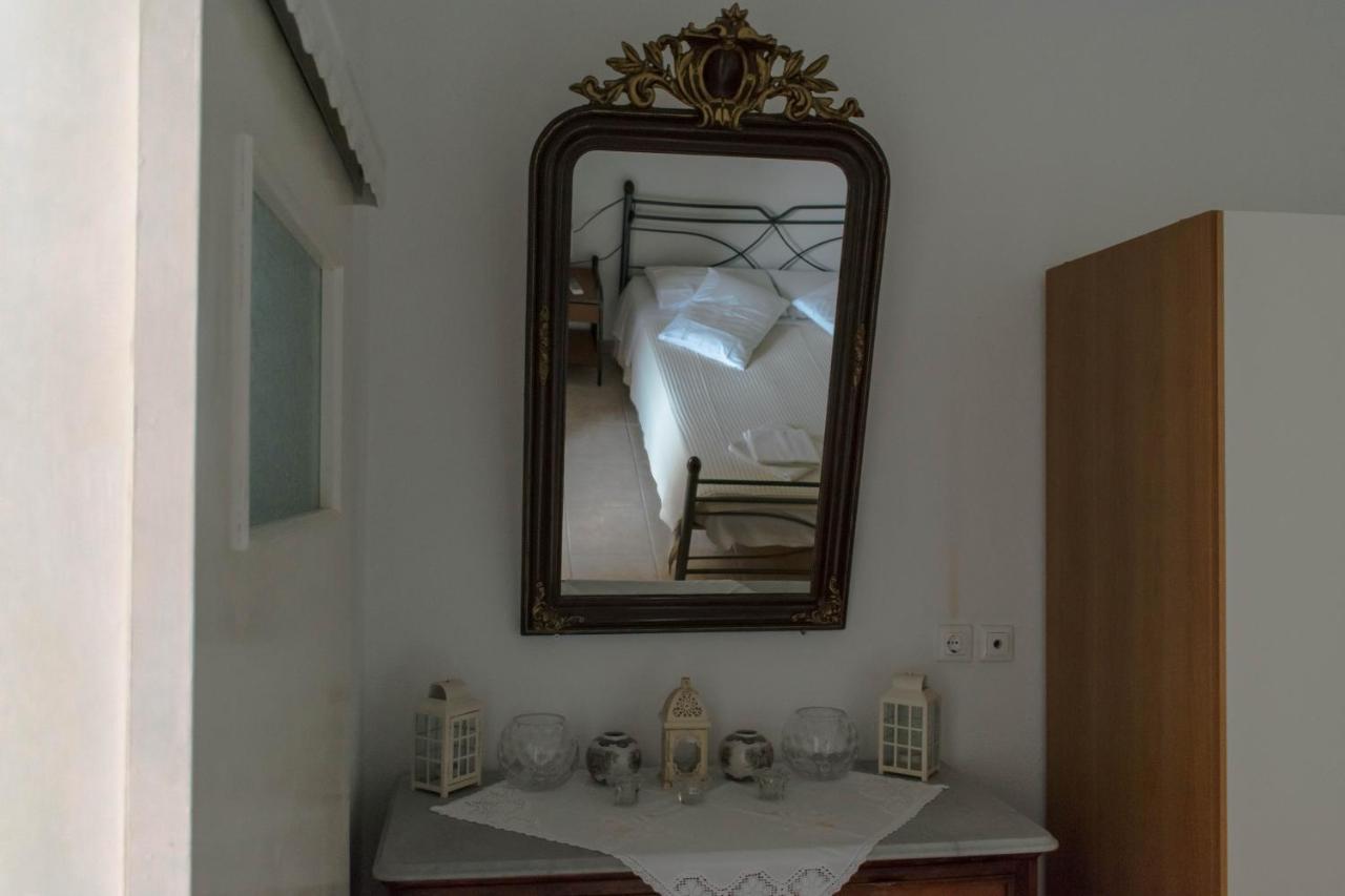 Villa Niovi Chalki Town Bagian luar foto